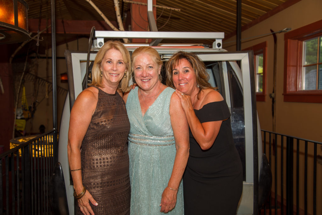 bride's mom with her friends at woodstock inn brewery