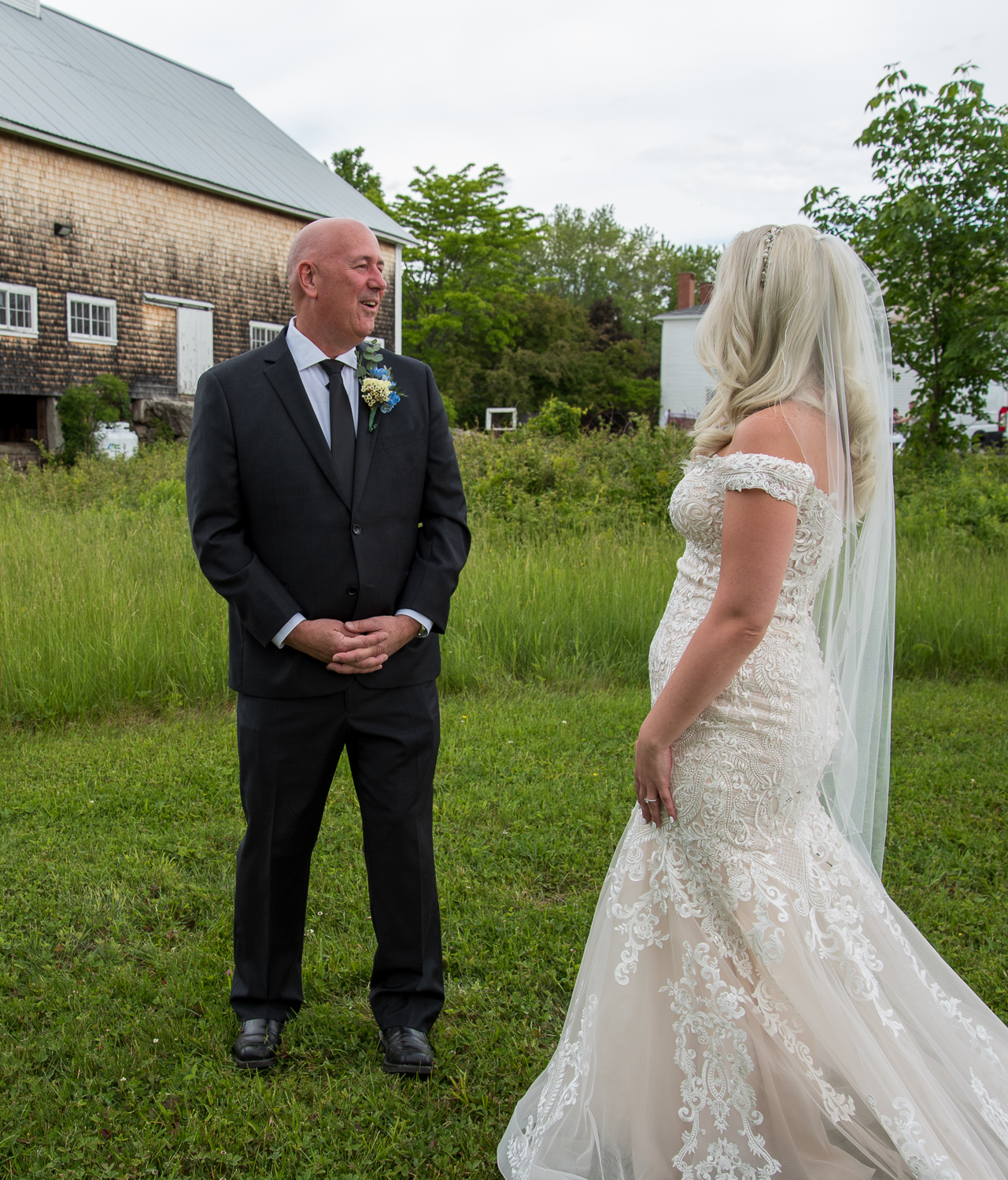 bride's first look with dad on the perfect day