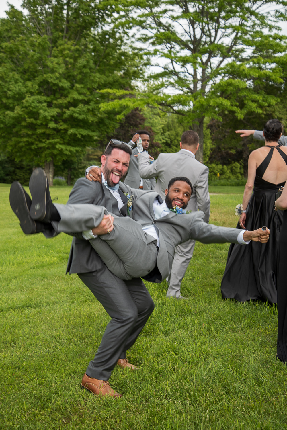 groomsmen goofing off at the perfect day